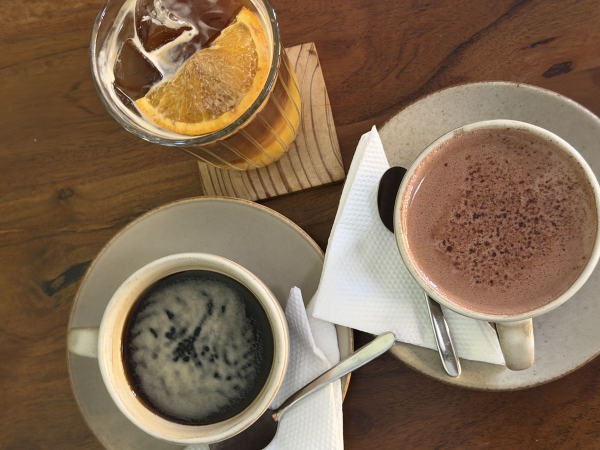 Iced coffee with orange, a black coffee and a hot chocolate at Mara